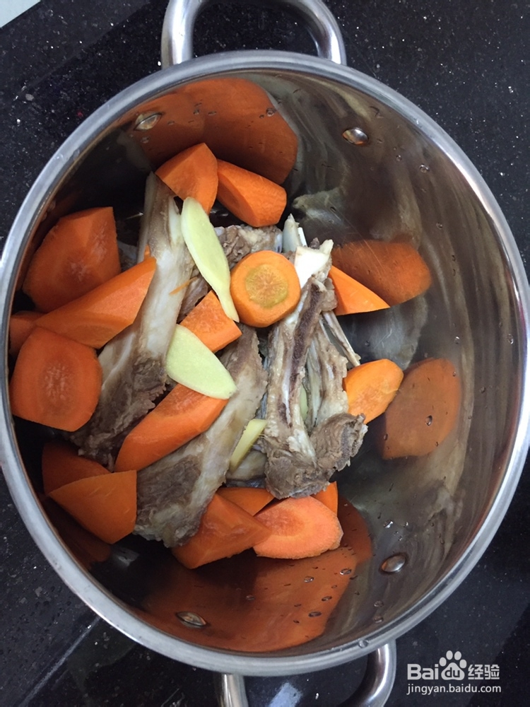 大厨教程之-奶白色牛骨胡萝卜汤!