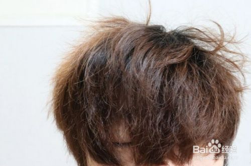 头发两边翘如何改善