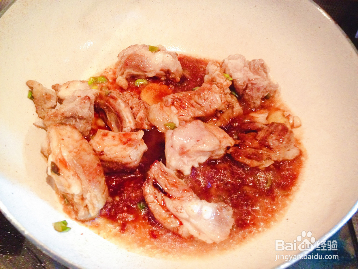 板栗土豆烧排骨的做法