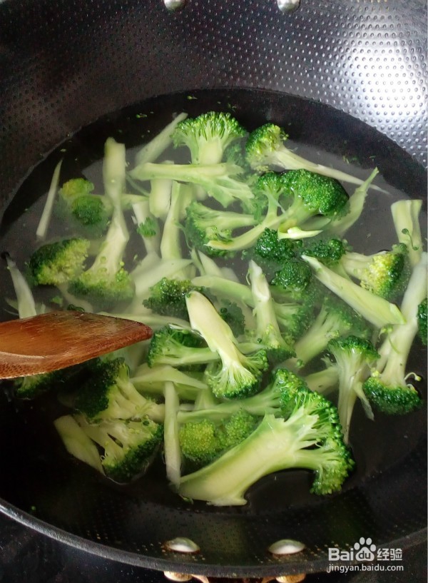 ；清爽美味凉拌西兰花