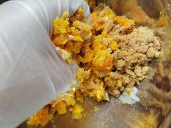 咸蛋黄肉松青团