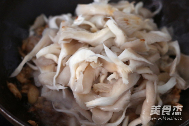 鸡肉炖蘑菇的做法