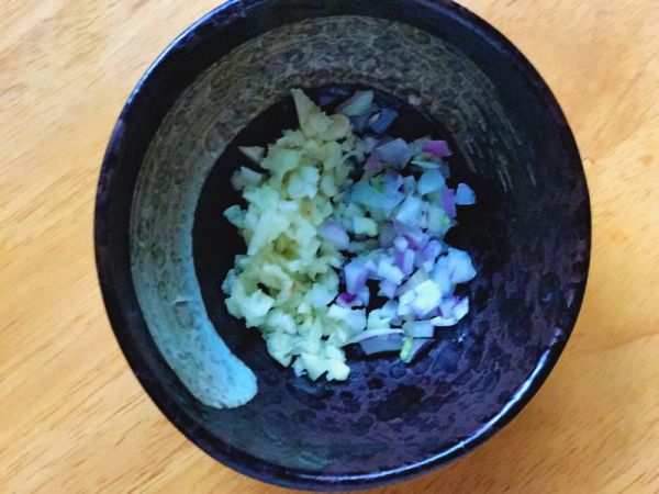 蛋黄酱烤鳄梨鲜虾