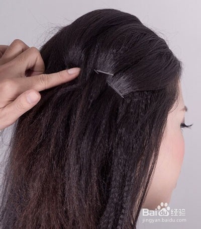 新娘发型详细步骤图解 唯美温婉气质露额盘发
