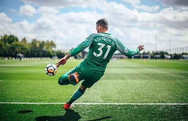 足球比赛中，守门员进球，算不算得分！！！