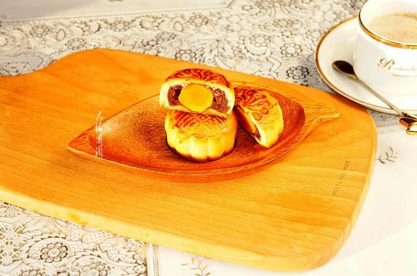 红豆沙蛋黄馅月饼