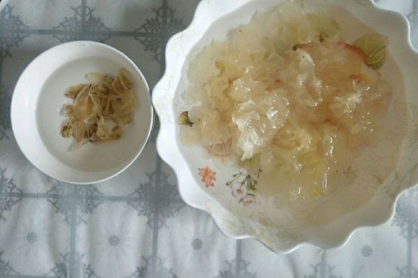 秋梨百合银耳羹