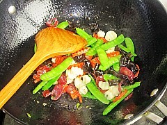 荷兰豆山药炒腊肠