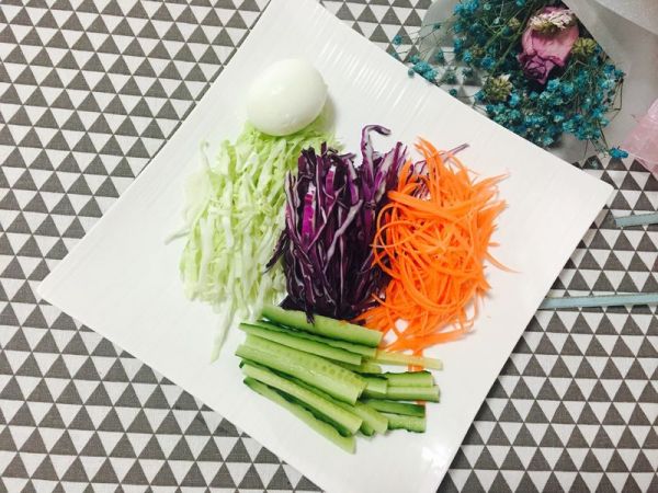 蔬菜鸡蛋三明治