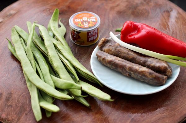 香肠辣爆芸豆丝
