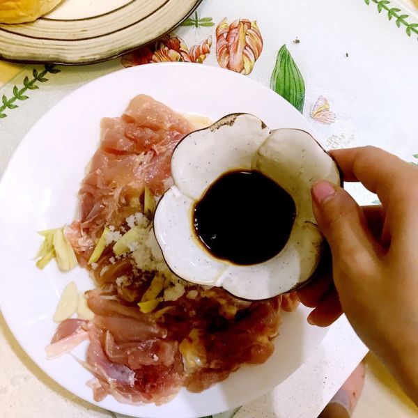 黑椒鸡腿肉芝士菠萝堡