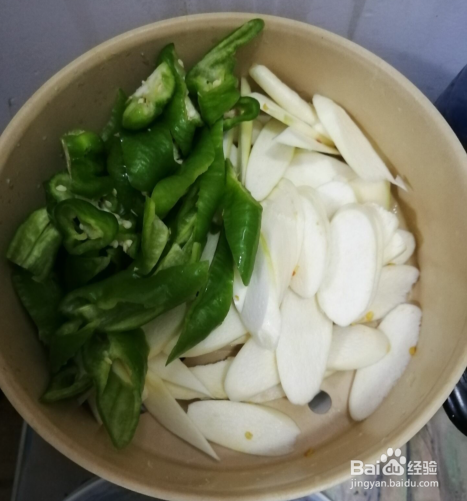 家常茭白青椒炒肉怎么做