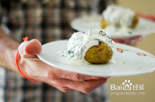 如何在微波炉烤土豆