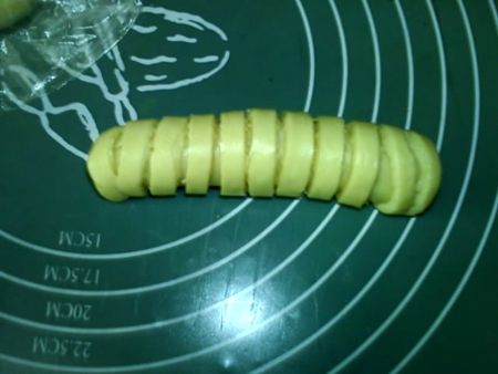 豆沙毛毛虫面包