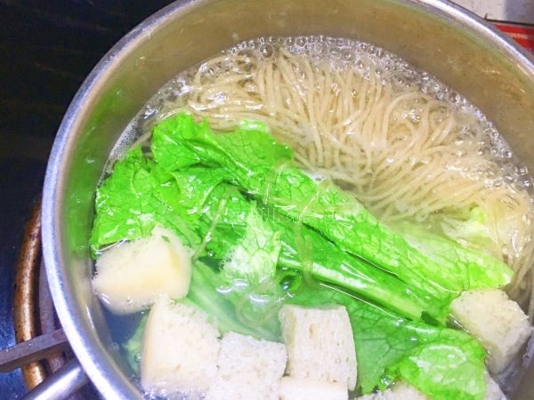 太好吃了～嗦了这碗酸辣粉