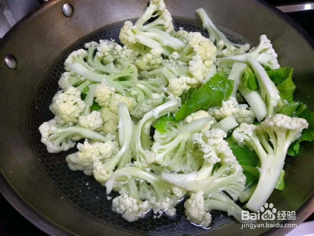 红椒炒花菜的做法