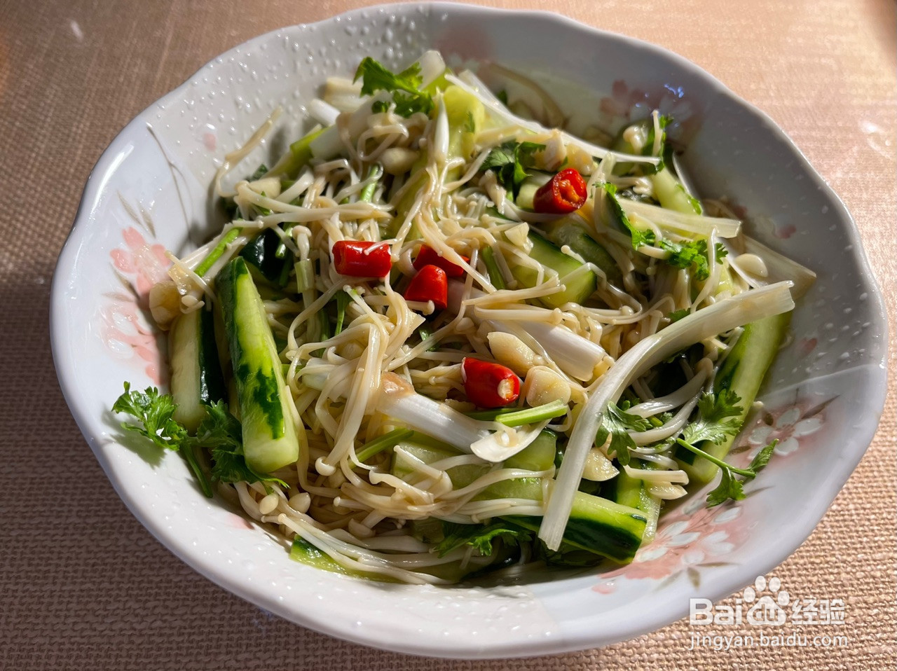 凉拌黄瓜金针菇的做法