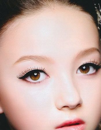 怎样用巧用假睫毛打造各系妆容