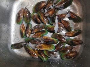 剁椒蒜蓉蒸青口贝