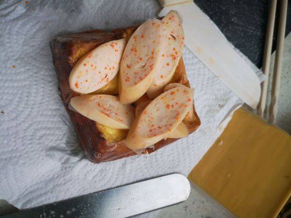 厚土司烤香肠芝士