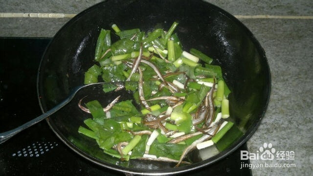 葱香油煎咸鱼干