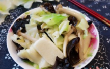 如何做山药木耳炒包心菜