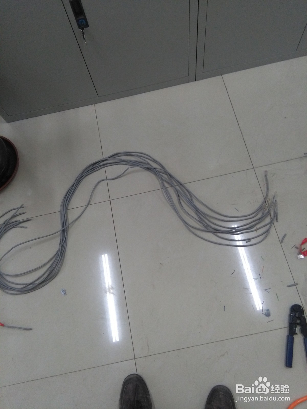 办公室的网络和电话布线