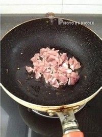 坚果仁肉酱披萨