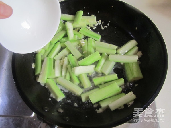 蒜蓉丝瓜条的做法