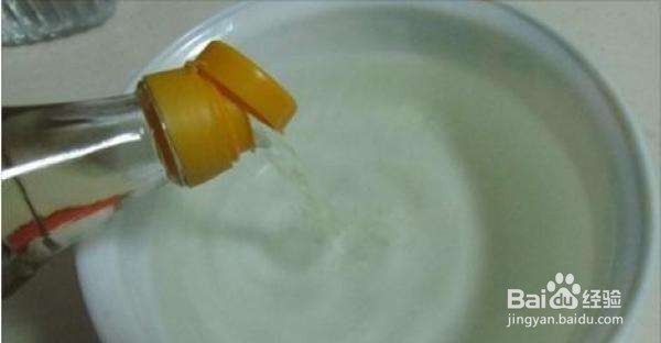 如何去除黏在牛仔裤上的口香糖
