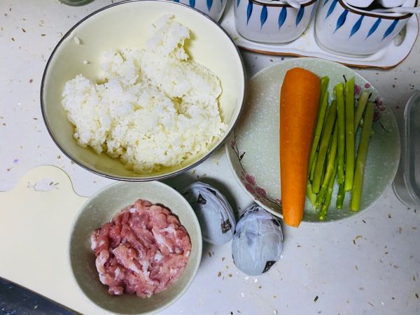 皮蛋瘦肉蔬菜粥