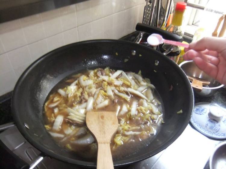 美味而又营养的白菜炖粉条，你会做吗