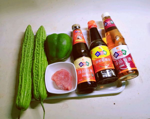 肉片青椒炒苦瓜