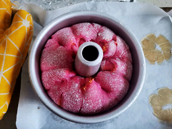 火龙果椰蓉花环手撕面包