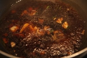 在家制作比目鱼炖豆腐
