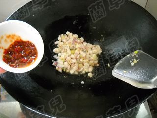 酸菜酱鱼丁面