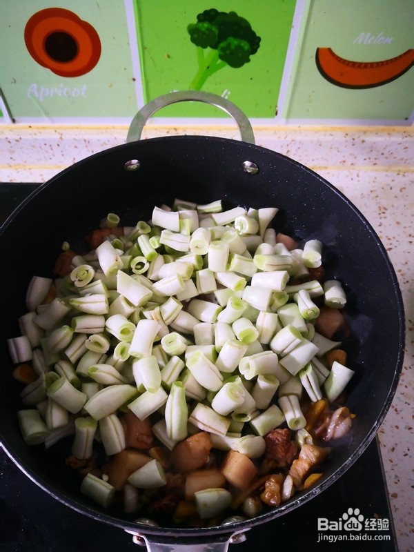 如何制作肉丁炒豆角
