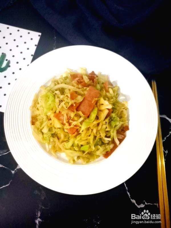 怎么做美味的卷心菜炒培根