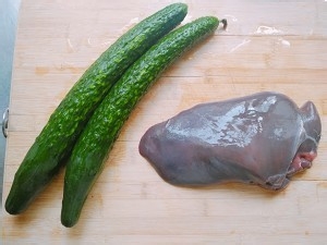 食补养生（黄瓜炒猪肝）的做法