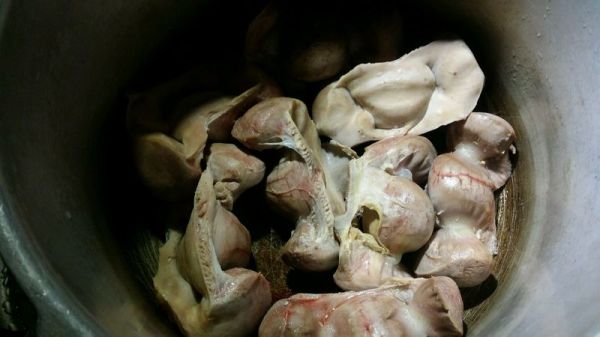 酸菜辣椒炒鹅肾