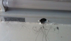 灯泡一闪一闪解决办法