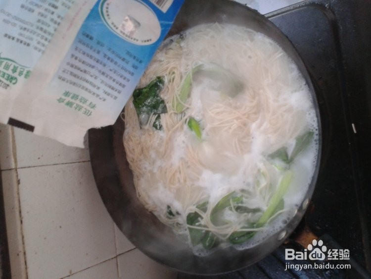 青菜鸡蛋面的做法