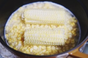 养生食补玉米炊饭的做法