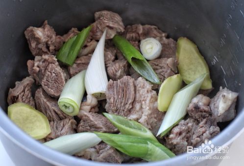 如何制作清炖牛肉萝卜汤?求菜谱,有视频有图集
