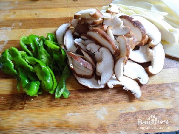 家常三蔬小炒蛋的做法