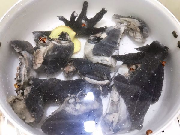 红枣桂圆乌鸡竹荪汤