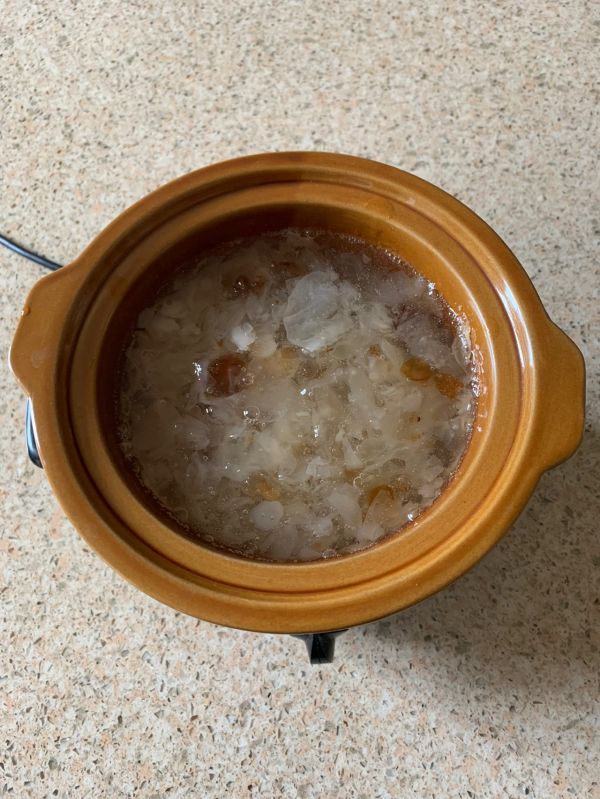 牛奶桃胶银耳羹