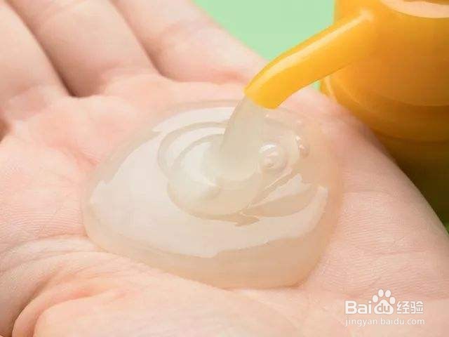 小白鞋脏了用什么清洗