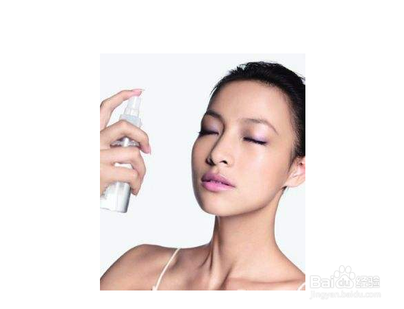 女性如何正确使用补水喷雾
