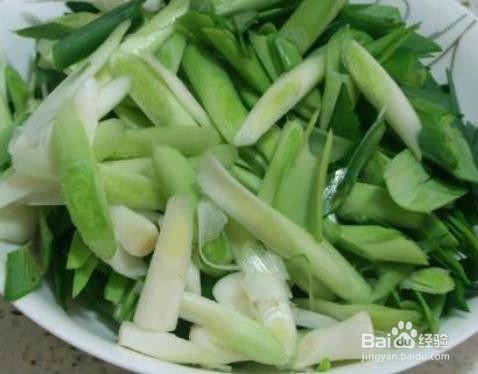 蒜苗炒鸭血怎么做